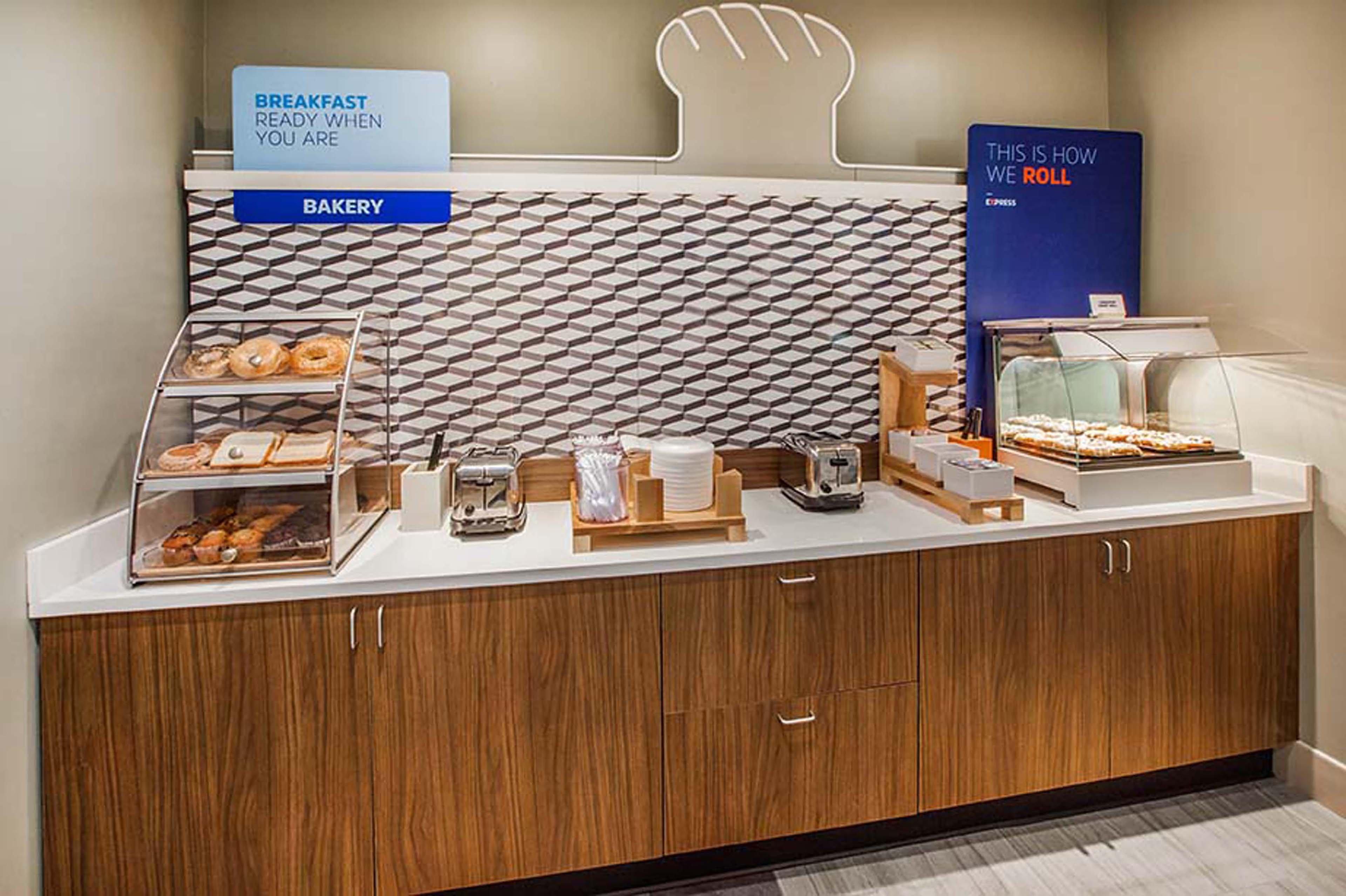 Holiday Inn Express Hotel & Suites Knoxville By Ihg Eksteriør billede